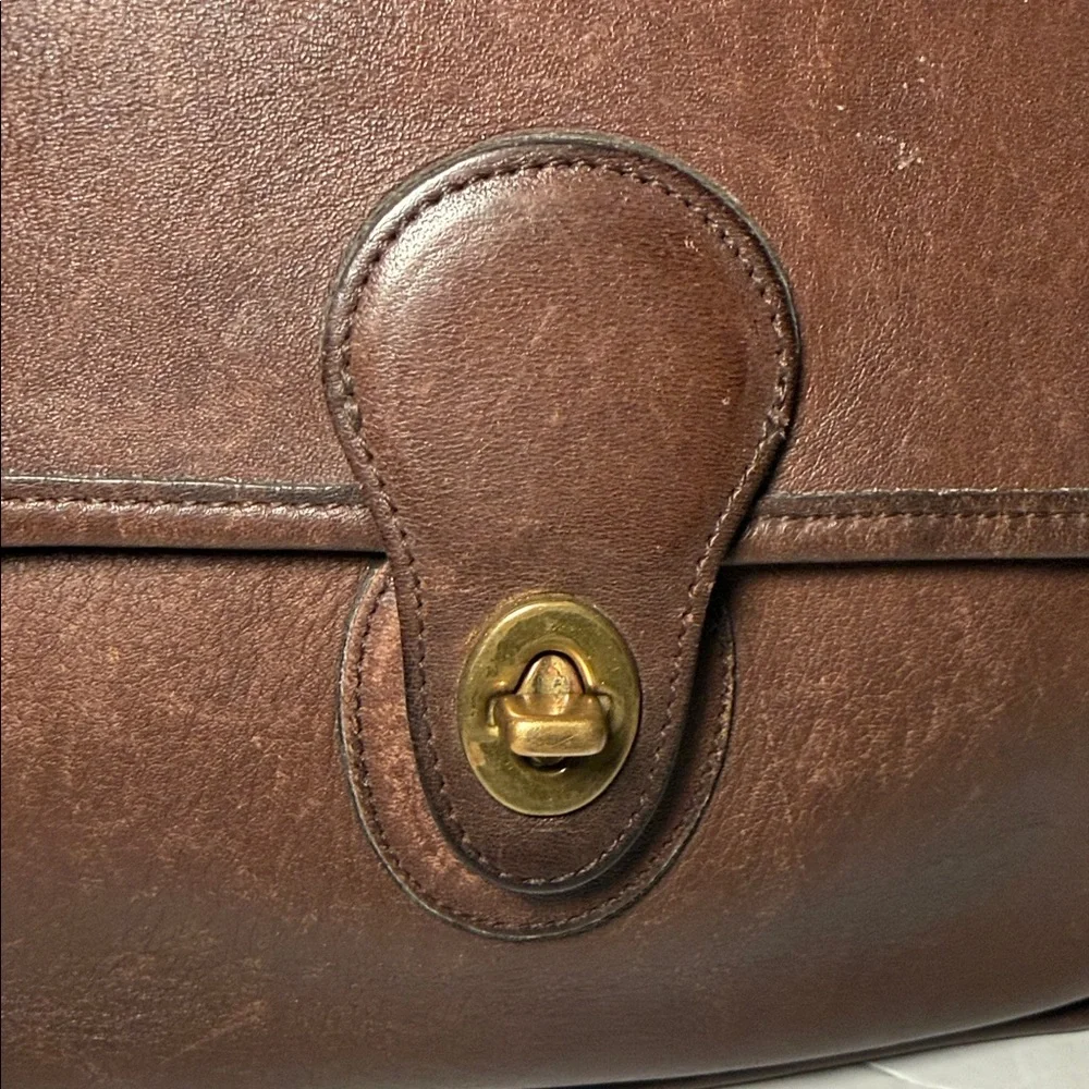 Coach Vintage Willis 9927 Brown Leather Messenger Bag with Gold Turn Lock - Picture 9 of 13